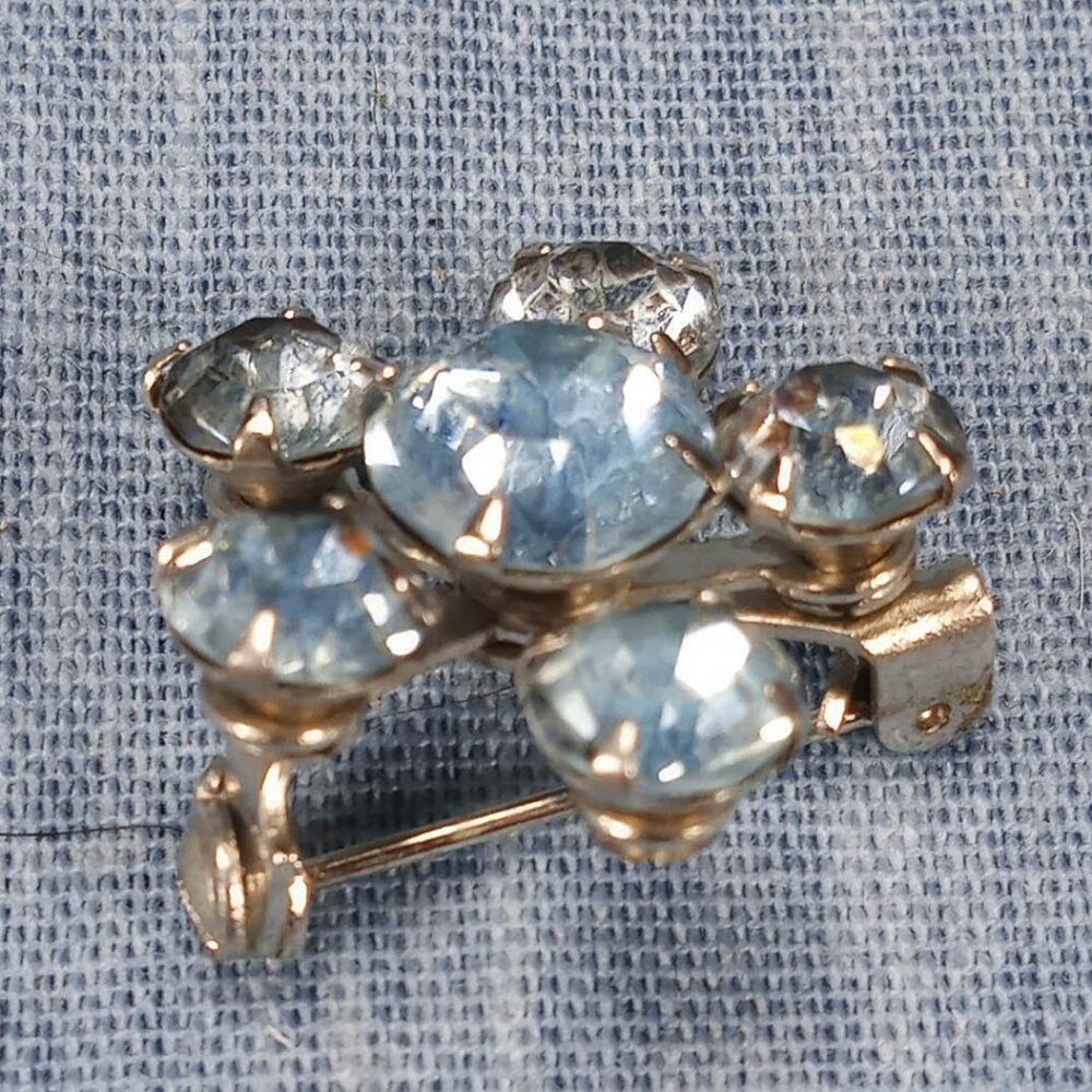 1950s Vintage Star Pin with Blue Rhinestones - Picture 2 of 3